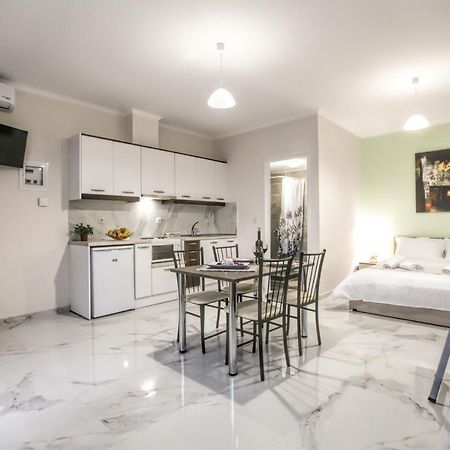 Del Sol #2 Meteora Luxurious Family Suites Kalampáka Ngoại thất bức ảnh