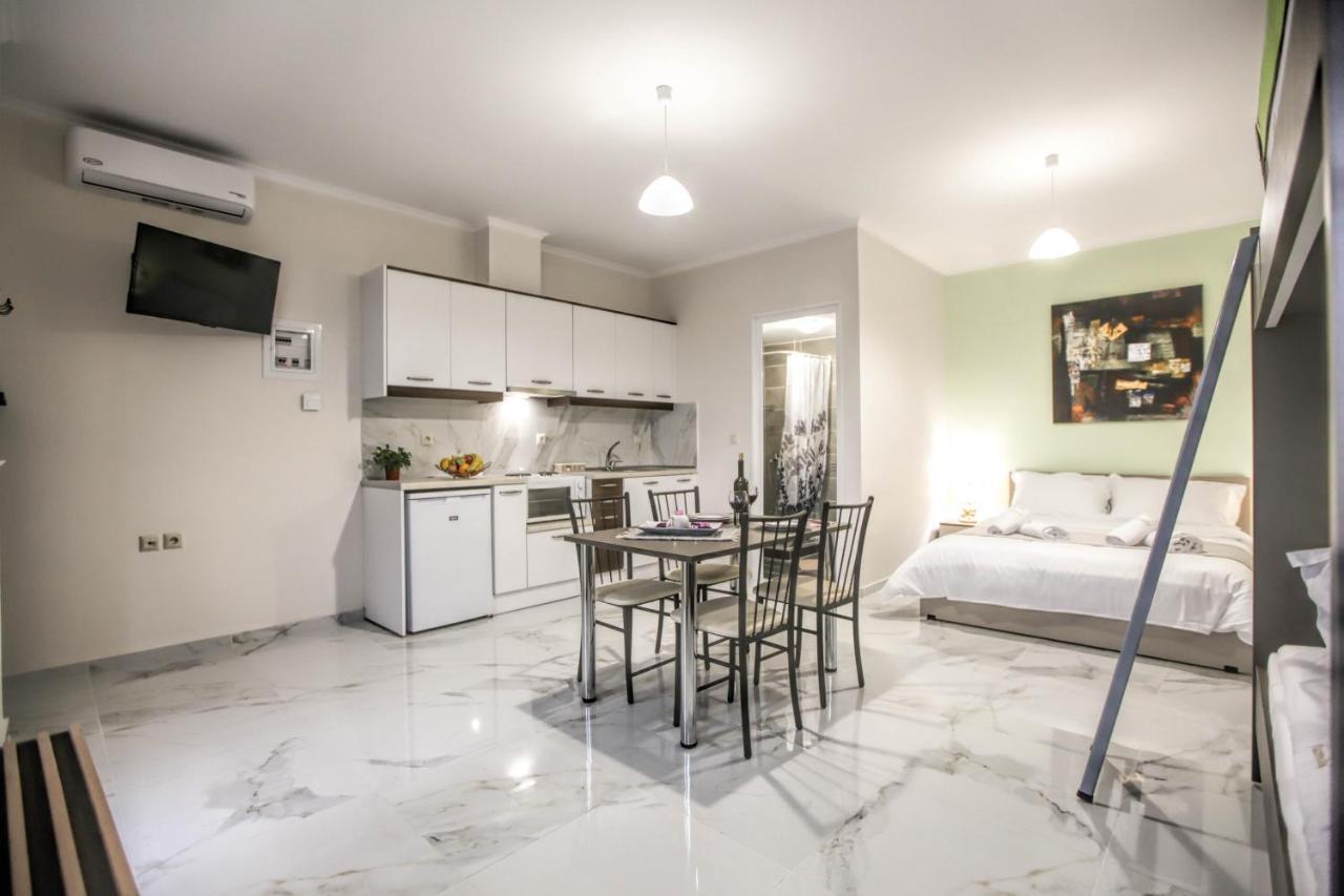 Del Sol #2 Meteora Luxurious Family Suites Kalampáka Ngoại thất bức ảnh