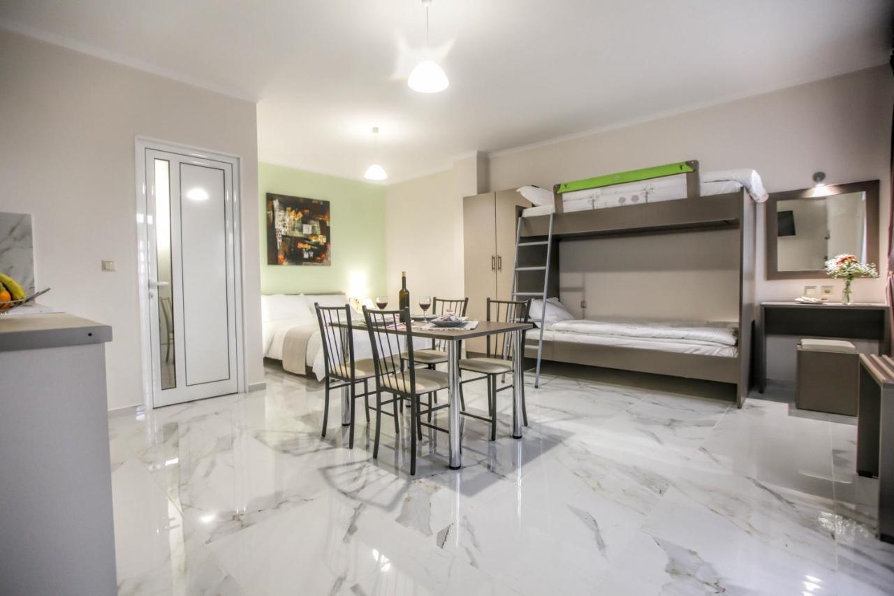 Del Sol #2 Meteora Luxurious Family Suites Kalampáka Ngoại thất bức ảnh