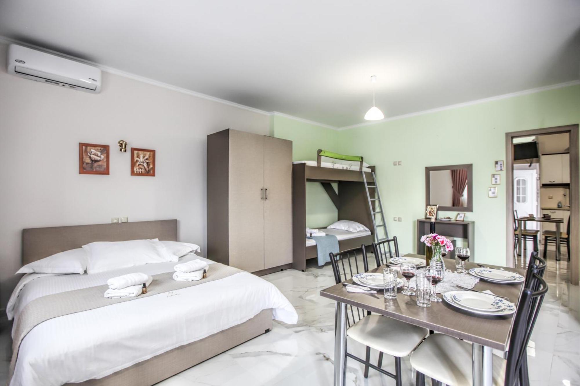 Del Sol #2 Meteora Luxurious Family Suites Kalampáka Ngoại thất bức ảnh